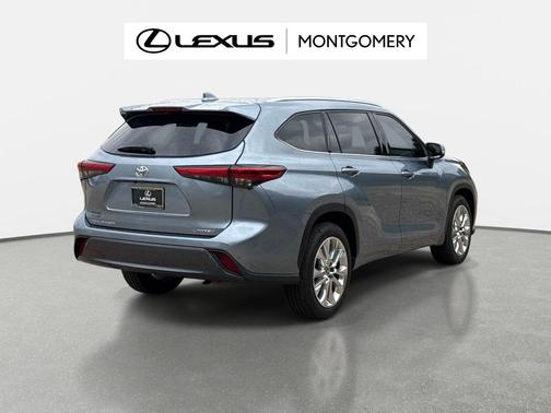 Moon Dust 2022 Toyota Highlander Limited