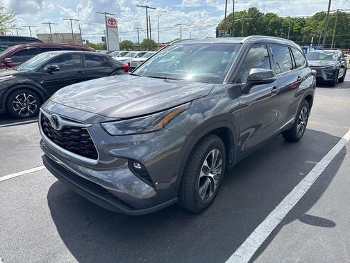 Magnetic Gray Metallic 2022 Toyota Highlander XLE