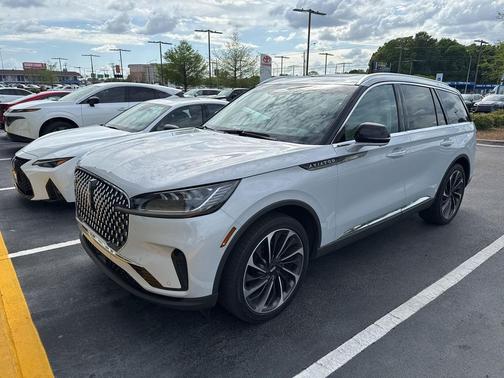 CRYSTAL WHITE MET CC 2025 Lincoln Aviator Reserve