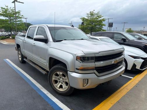 Silver Ice Metallic 2018 Chevrolet Silverado 1500 2LT