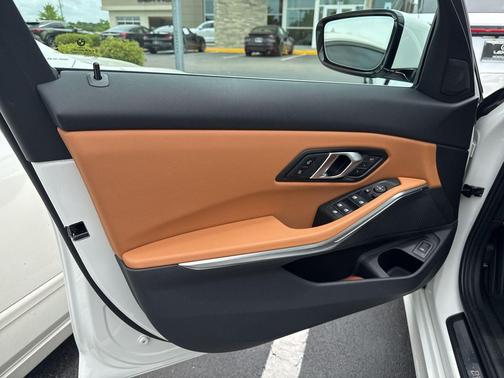 Alpine White 2024 BMW 330 330i