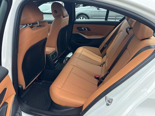Alpine White 2024 BMW 330 330i
