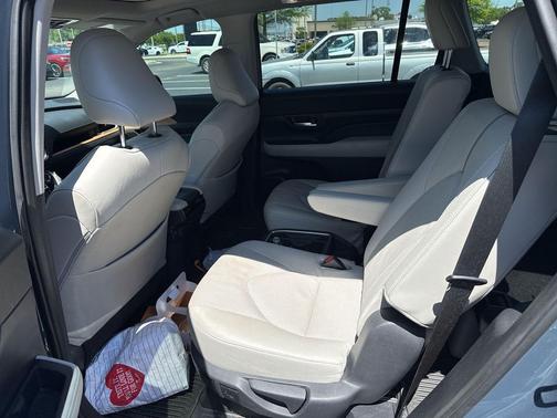 Storm Cloud 2024 Toyota Grand Highlander Platinum