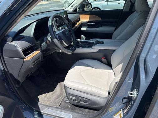 Storm Cloud 2024 Toyota Grand Highlander Platinum