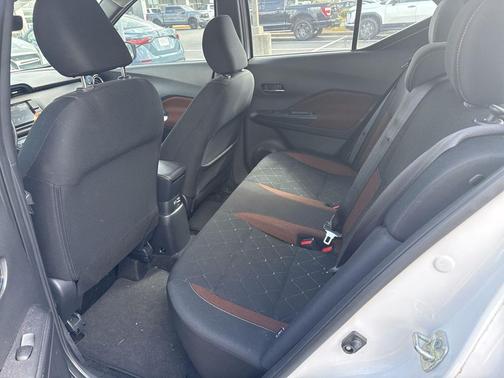 Aspen White/Super Black 2020 Nissan Kicks SR