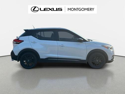 Aspen White/Super Black 2020 Nissan Kicks SR