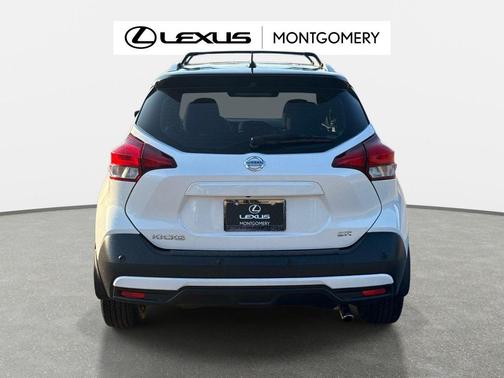 Aspen White/Super Black 2020 Nissan Kicks SR