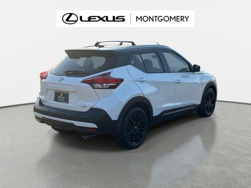 Aspen White/Super Black 2020 Nissan Kicks SR