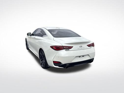 2022 INFINITI Q60 LUXE