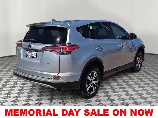 Silver Sky Metallic 2018 Toyota RAV4 XLE