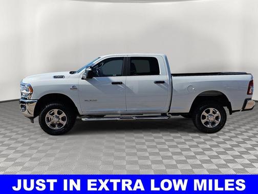 Bright White Clearcoat 2024 RAM 2500 Big Horn