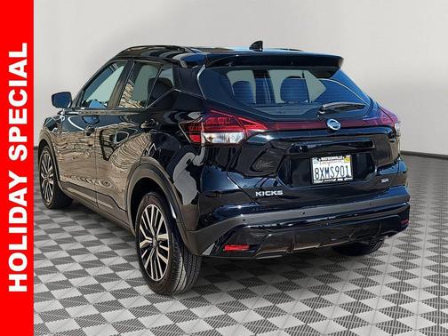 2021 Nissan Kicks SR