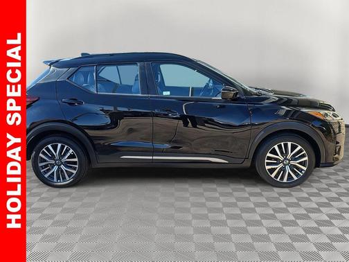 2021 Nissan Kicks SR