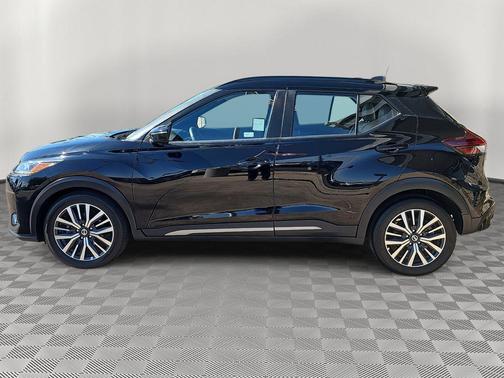 2021 Nissan Kicks SR