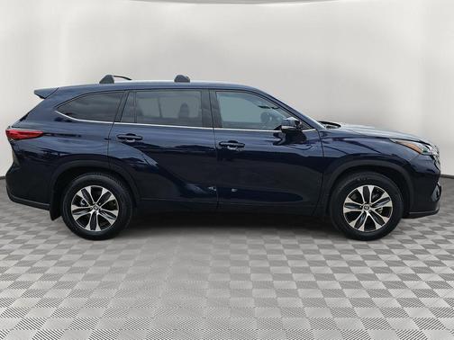 2022 Toyota Highlander Hybrid 