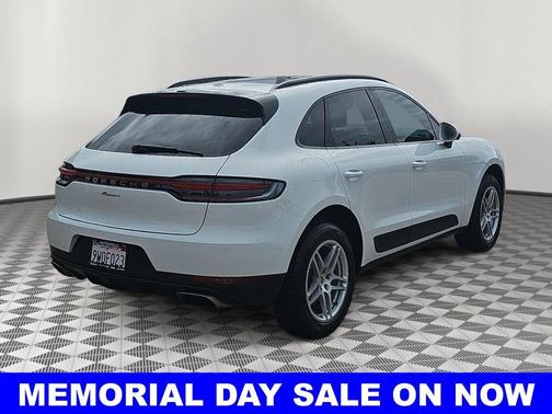 White 2021 Porsche Macan Base