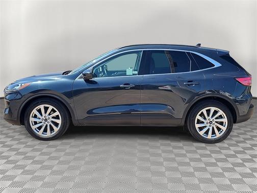 2022 Ford Escape Titanium Hybrid