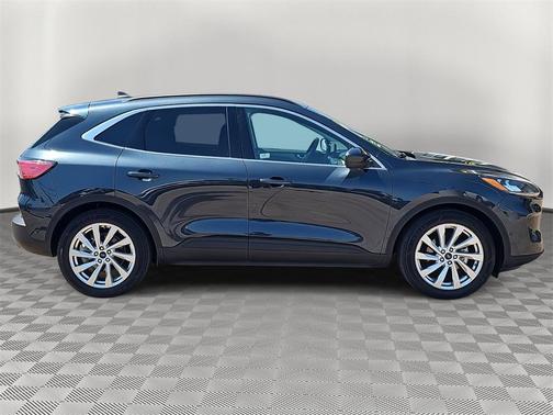 2022 Ford Escape Titanium Hybrid