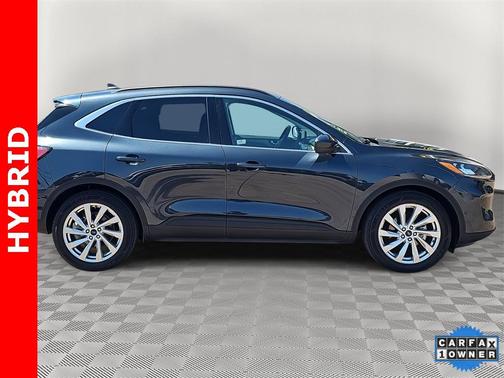 2022 Ford Escape Titanium Hybrid