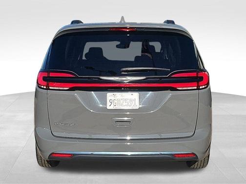 Ceramic Gray Clearcoat 2022 Chrysler Pacifica Touring-L