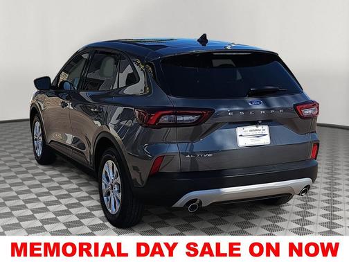 Carbonized Gray Metallic 2025 Ford Escape Active