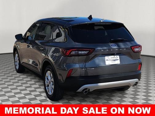 Carbonized Gray Metallic 2025 Ford Escape Active