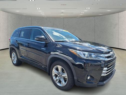 Midnight Black Metallic 2019 Toyota Highlander Hybrid Limited