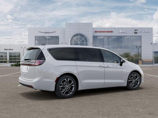 Bright White Clearcoat 2026 Chrysler Pacifica Select