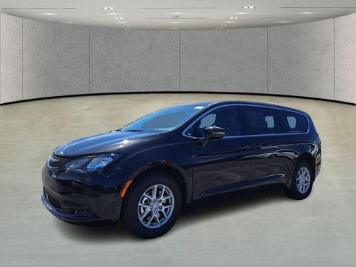 2025 Chrysler Voyager LX