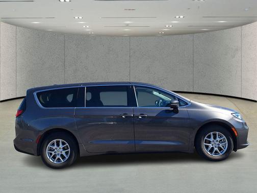 2023 Chrysler Pacifica Touring-L
