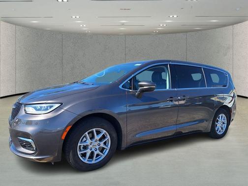 2023 Chrysler Pacifica Touring-L
