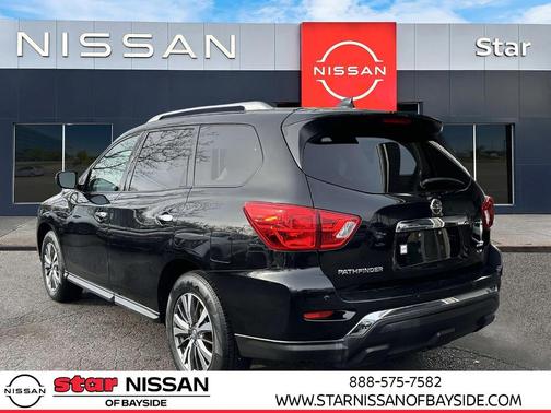 2019 Nissan Pathfinder SV