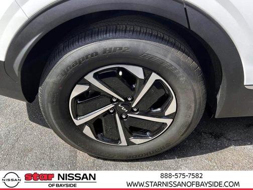 White 2023 Kia Sportage Hybrid LX