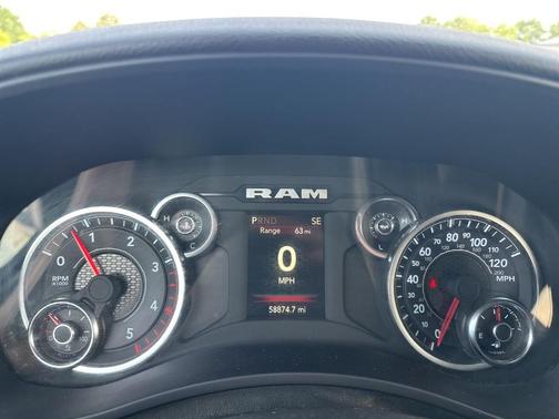 Bright White Clearcoat 2024 RAM 2500 Big Horn