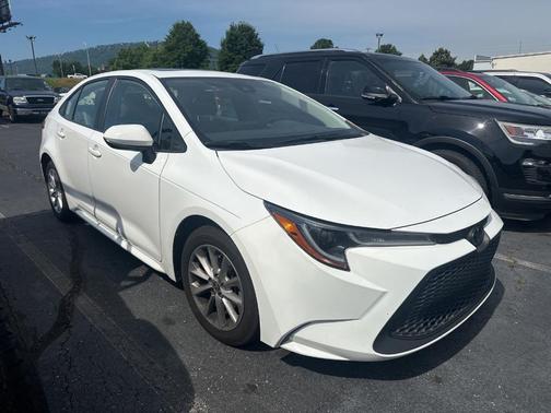 White 2022 Toyota Corolla LE