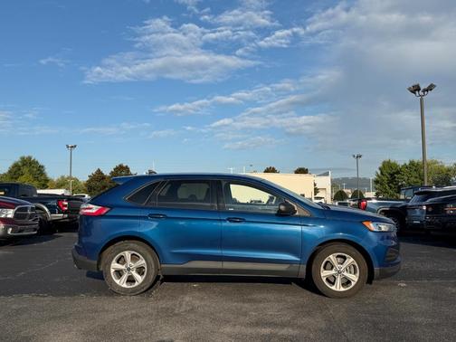 2020 Ford Edge SE