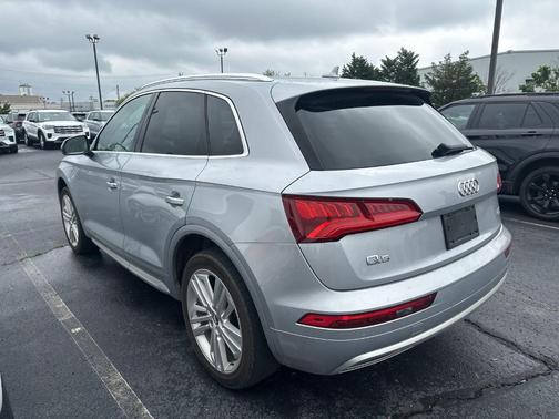 Florett Silver Metallic 2018 Audi Q5 2.0T Premium Plus