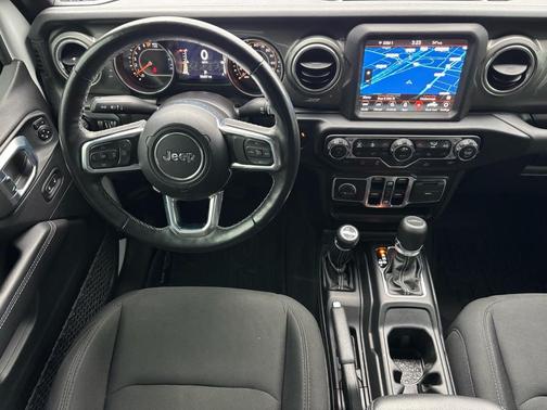 2022 Jeep Gladiator Overland