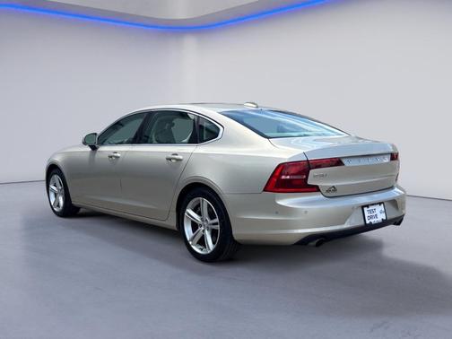 2018 Volvo S90 T5 Momentum