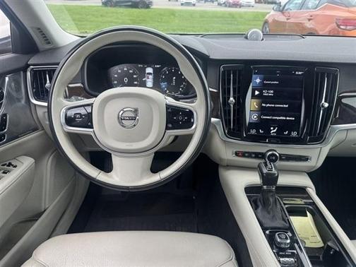 2018 Volvo S90 T5 Momentum