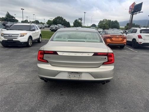 2018 Volvo S90 T5 Momentum