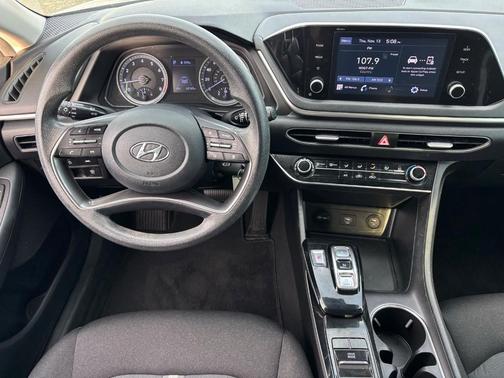 2022 Hyundai SONATA SE