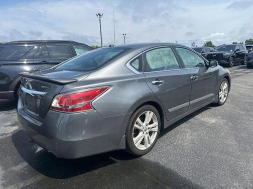 Gun Metallic 2015 Nissan Altima 3.5 SL