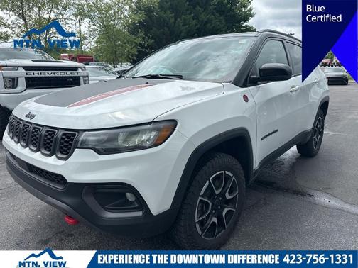 Bright White Clearcoat 2025 Jeep Compass Trailhawk