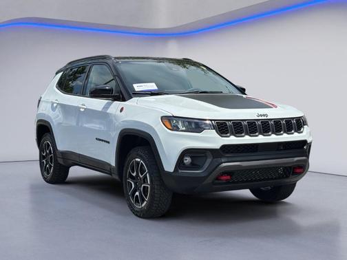 Bright White Clearcoat 2025 Jeep Compass Trailhawk