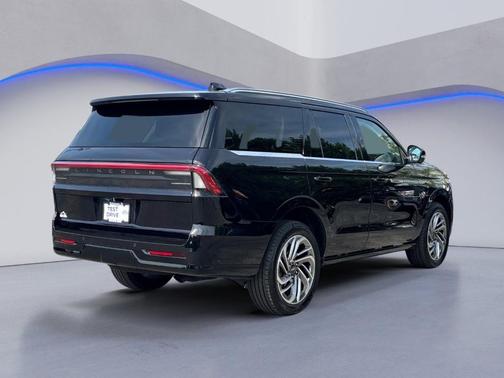 Black Metallic 2025 Lincoln Navigator Reserve