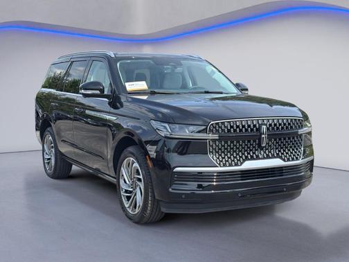 Black Metallic 2025 Lincoln Navigator Reserve