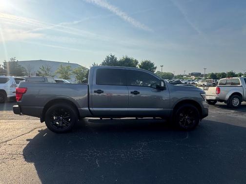 2023 Nissan Titan SV
