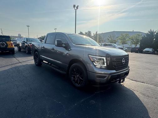 2023 Nissan Titan SV