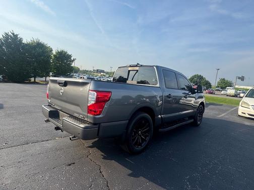 2023 Nissan Titan SV